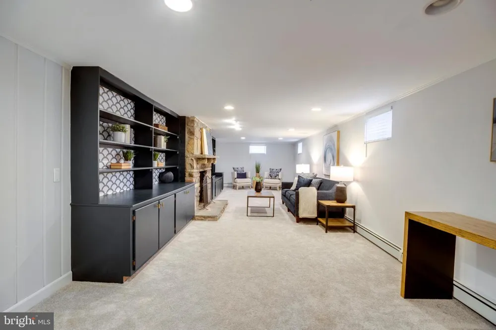 15027 BRADDOCK ROAD Centreville, VA 20120