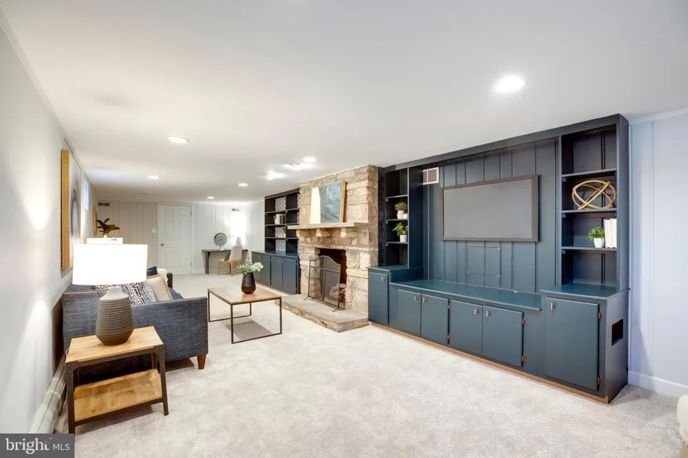 15027 BRADDOCK ROAD Centreville, VA 20120