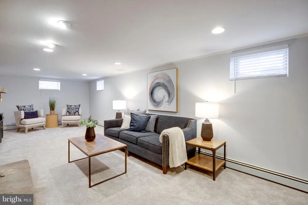 15027 BRADDOCK ROAD Centreville, VA 20120