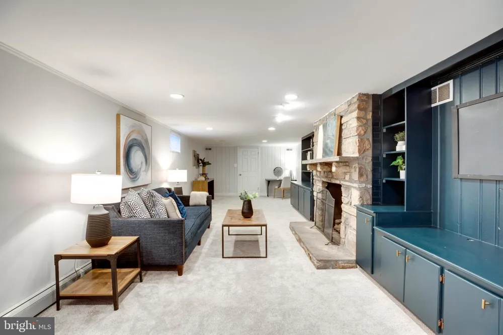 15027 BRADDOCK ROAD Centreville, VA 20120
