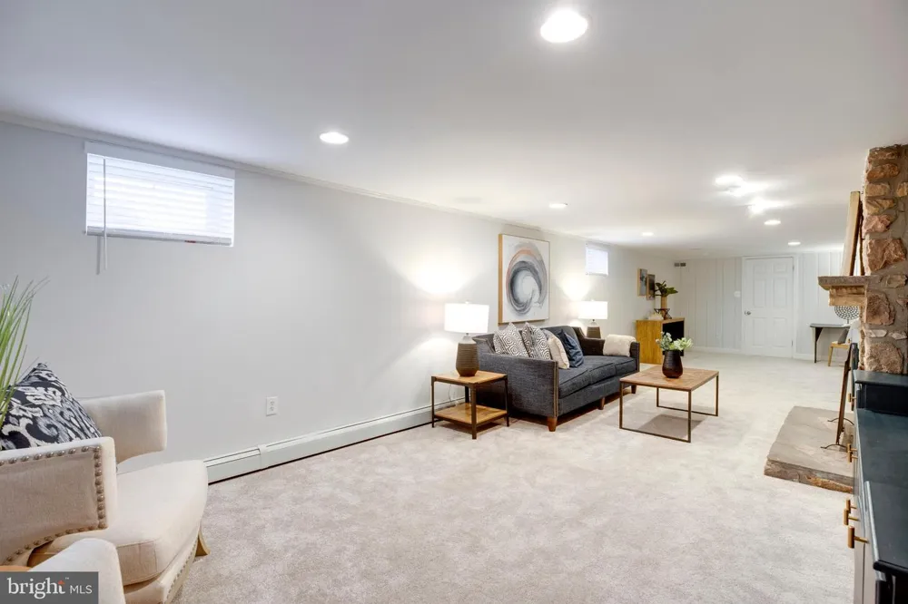 15027 BRADDOCK ROAD Centreville, VA 20120