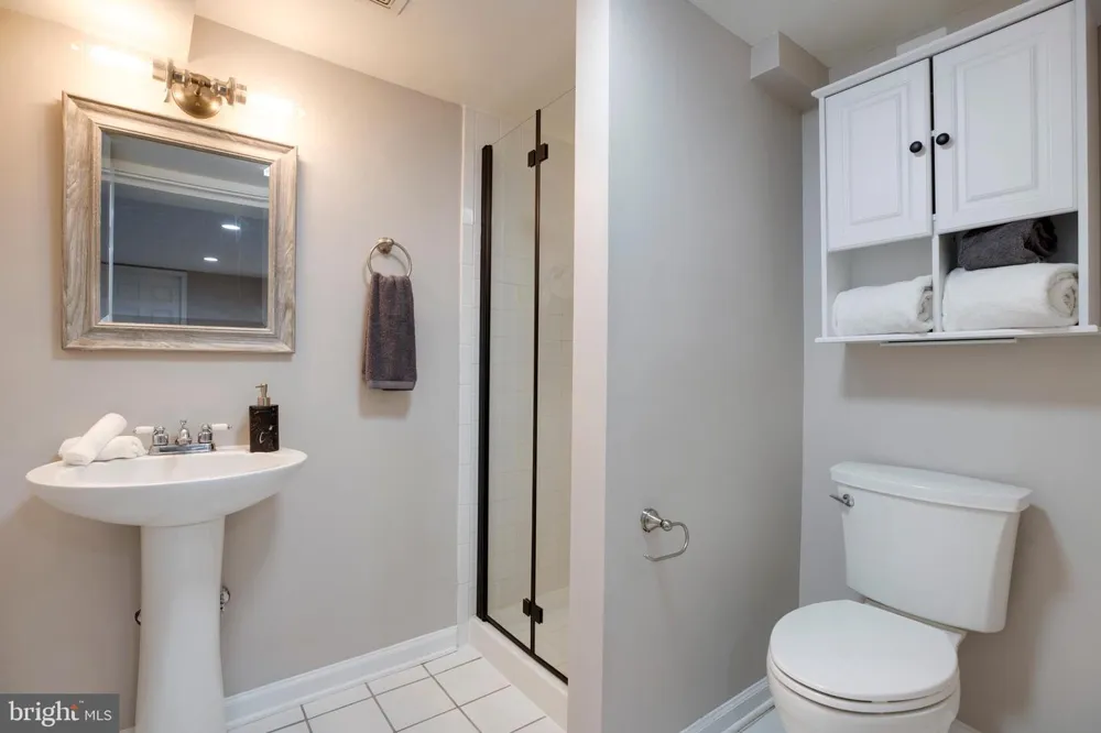 15027 BRADDOCK ROAD Centreville, VA 20120