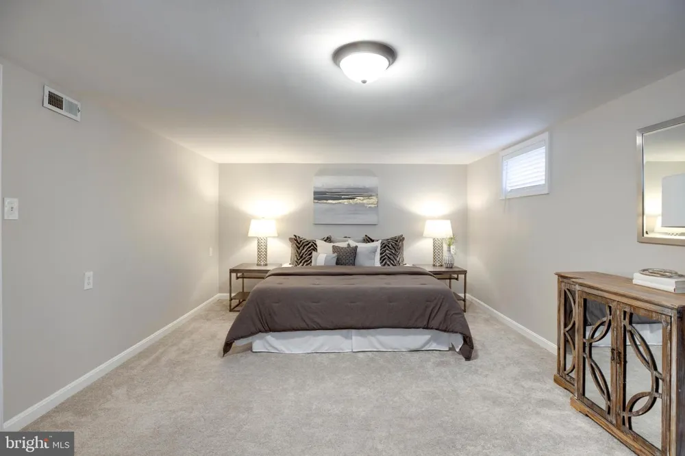 15027 BRADDOCK ROAD Centreville, VA 20120