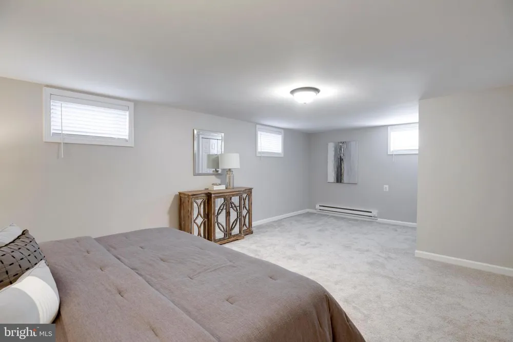 15027 BRADDOCK ROAD Centreville, VA 20120