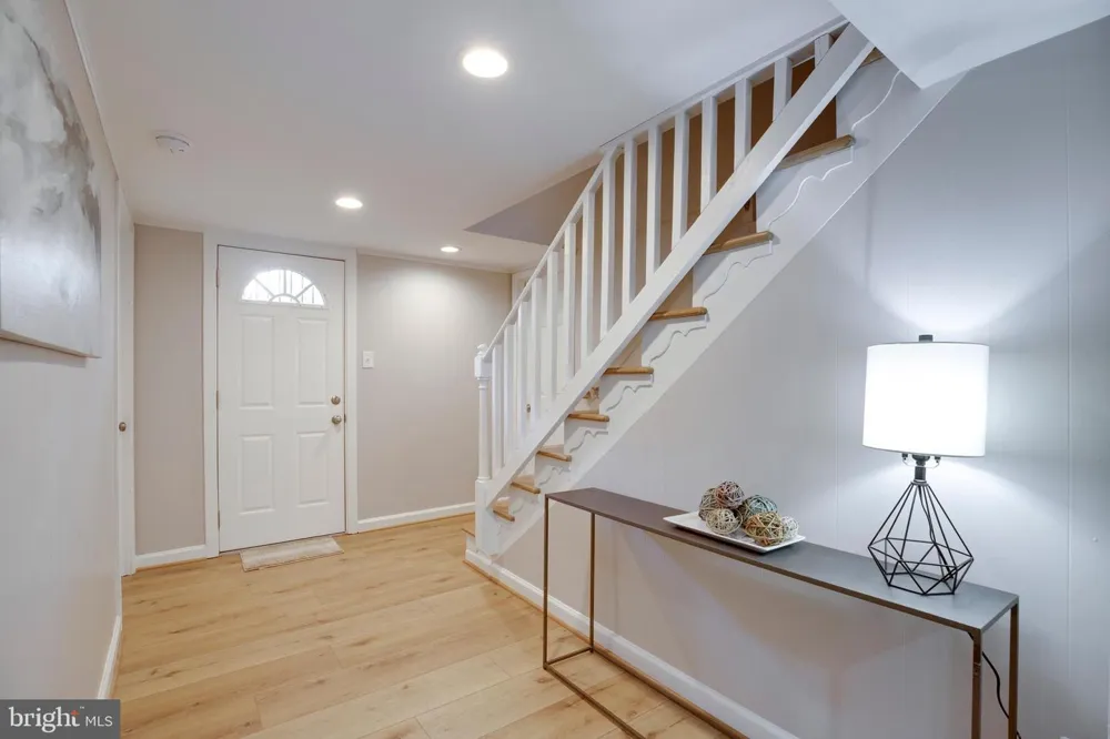15027 BRADDOCK ROAD Centreville, VA 20120