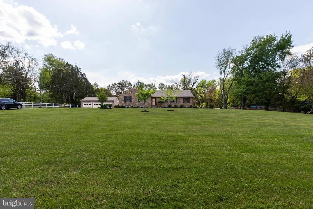 15027 BRADDOCK ROAD Centreville, VA 20120