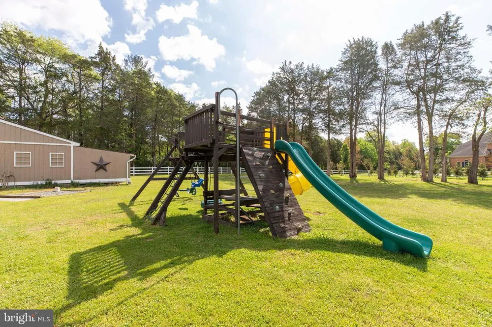 15027 BRADDOCK ROAD Centreville, VA 20120