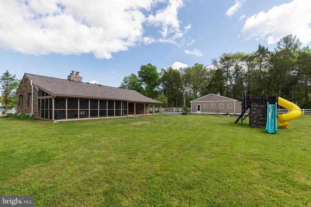 15027 BRADDOCK ROAD Centreville, VA 20120