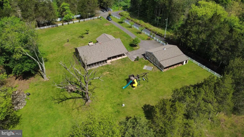15027 BRADDOCK ROAD Centreville, VA 20120