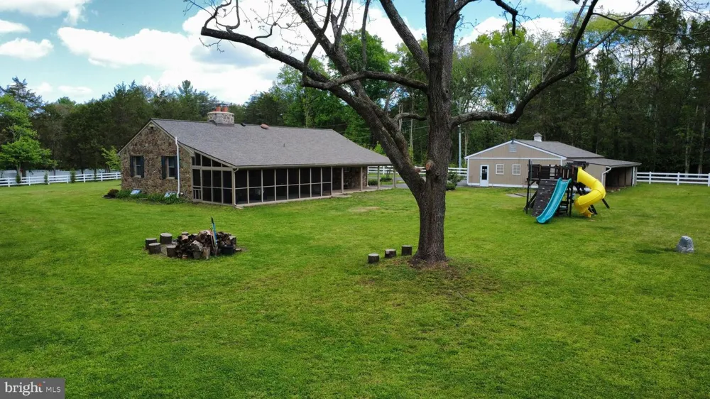 15027 BRADDOCK ROAD Centreville, VA 20120