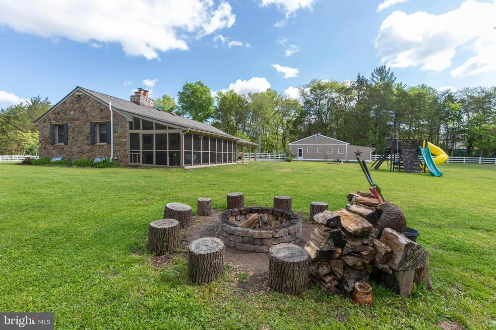 15027 BRADDOCK ROAD Centreville, VA 20120