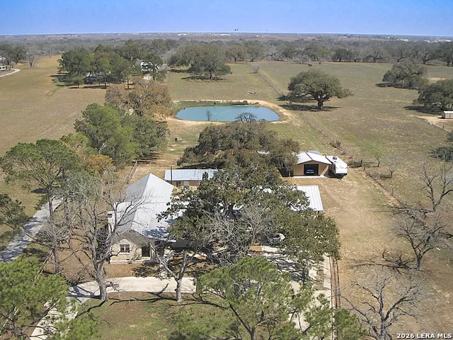 2828 2nd St Pleasanton, TX 78064
