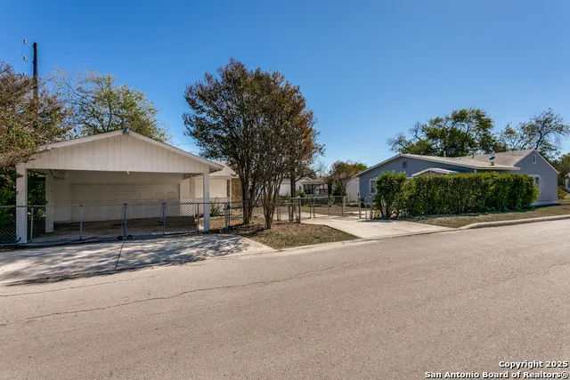 2643 W Craig Pl San Antonio, TX 78228