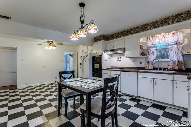 2643 W Craig Pl San Antonio, TX 78228