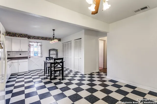 2643 W Craig Pl San Antonio, TX 78228