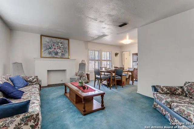 2643 W Craig Pl San Antonio, TX 78228