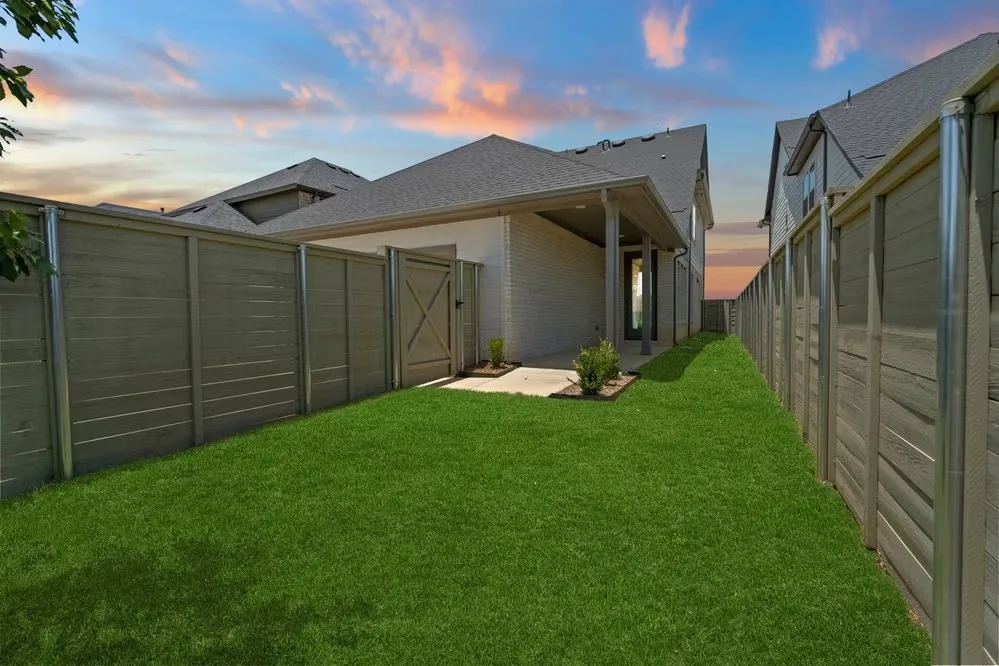 2424 Trailrunner Drive Celina, TX 75009