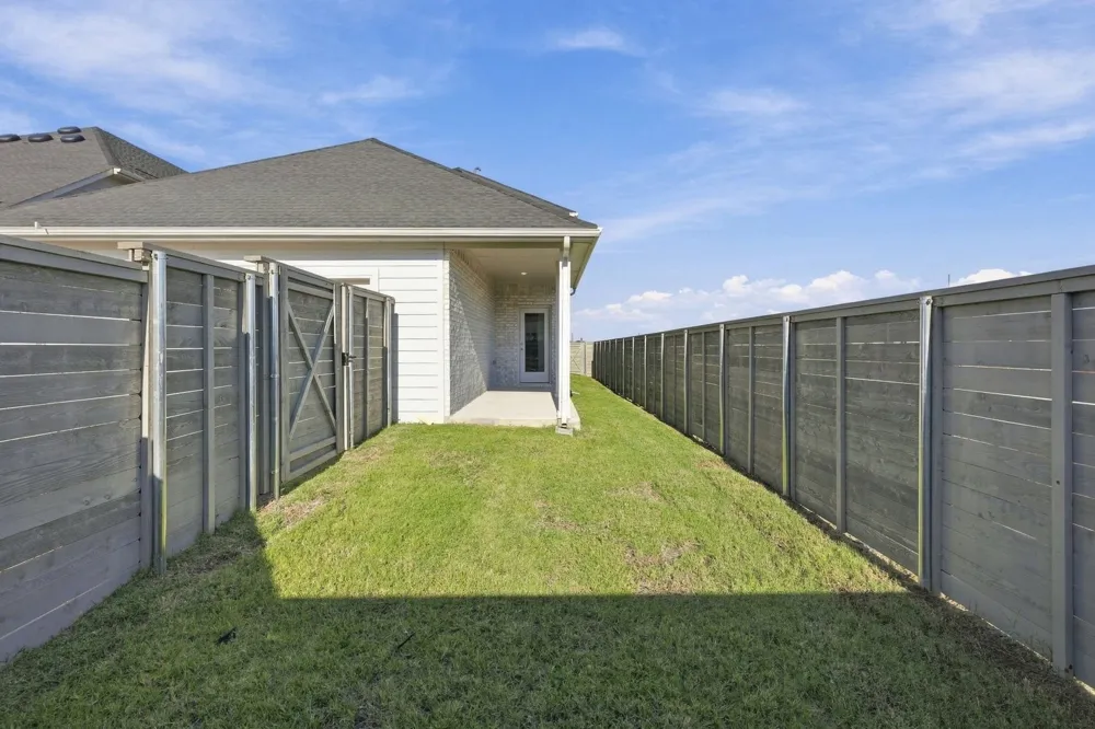 2424 Trailrunner Drive Celina, TX 75009