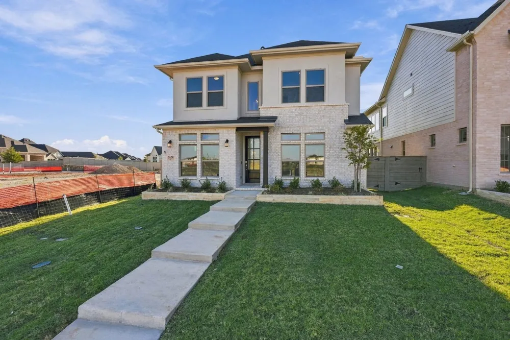 2424 Trailrunner Drive Celina, TX 75009