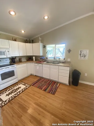980 Pebble Beach Dr NW Lakehills, TX 78063