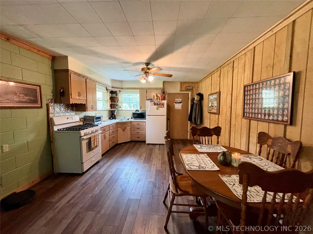 31891 E 695 WAY Wagoner, OK 74467