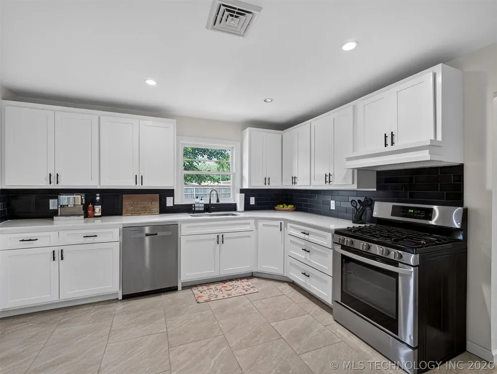 3618 Henrietta Avenue Bartlesville, OK 74006