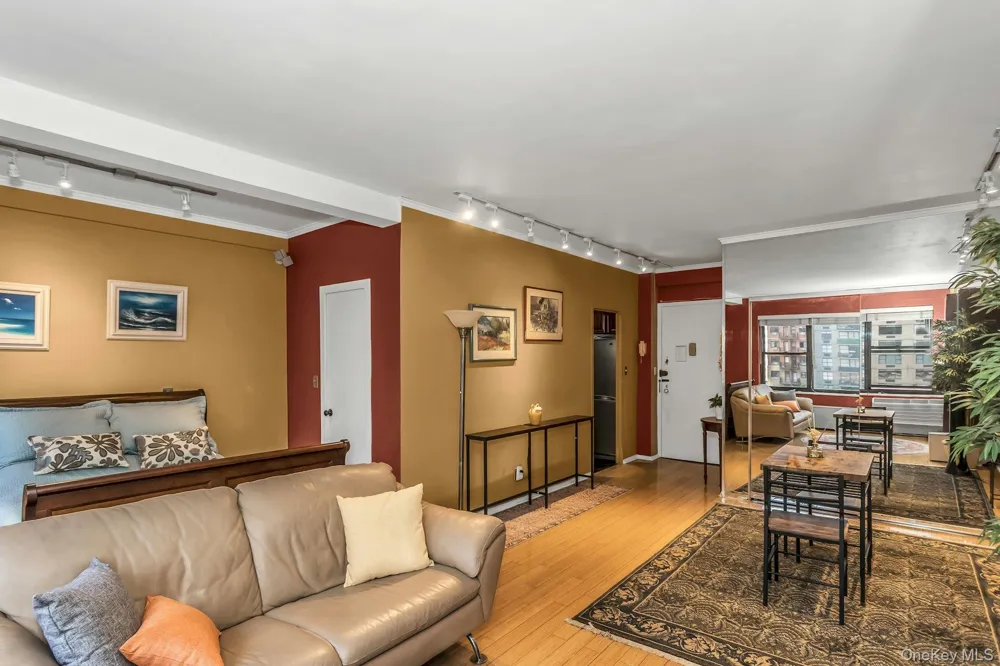 2 Tudor City Place #3M-South New York (Manhattan), NY 10017