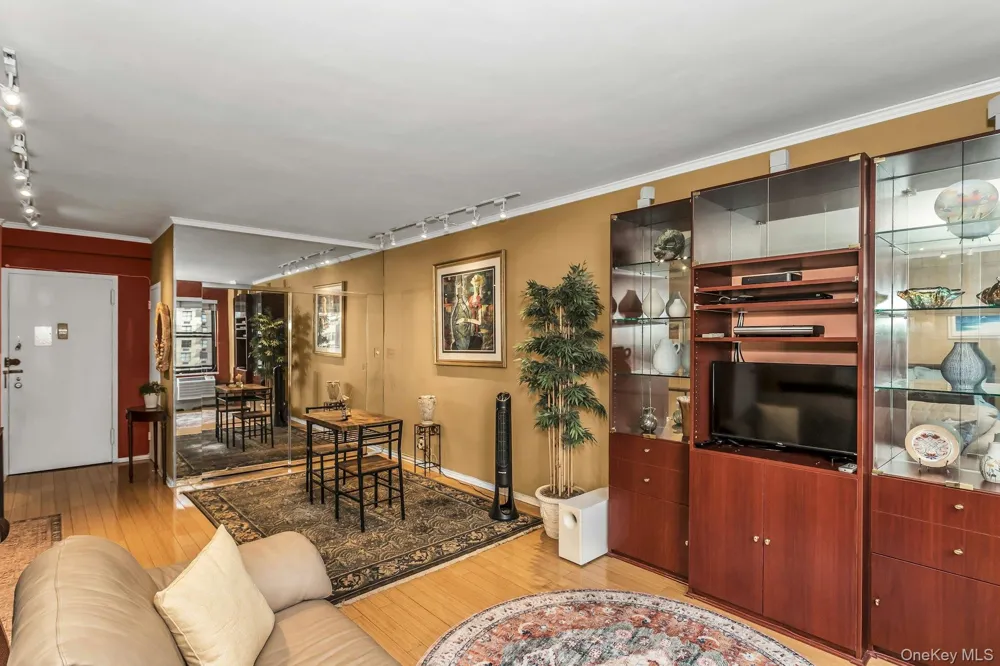 2 Tudor City Place #3M-South New York (Manhattan), NY 10017