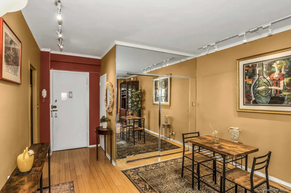 2 Tudor City Place #3M-South New York (Manhattan), NY 10017