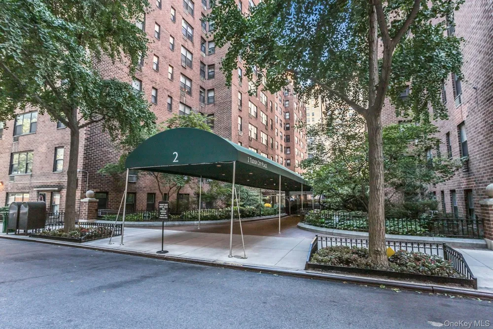 2 Tudor City Place #3M-South New York (Manhattan), NY 10017