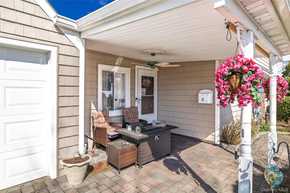 12 Link Lane Hicksville, NY 11801