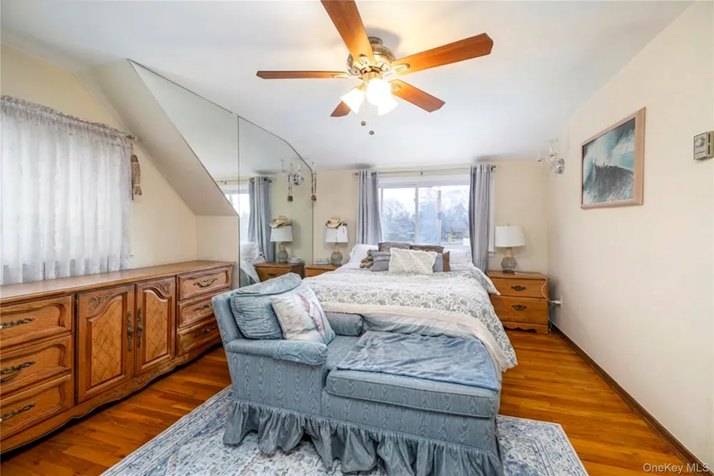 12 Link Lane Hicksville, NY 11801