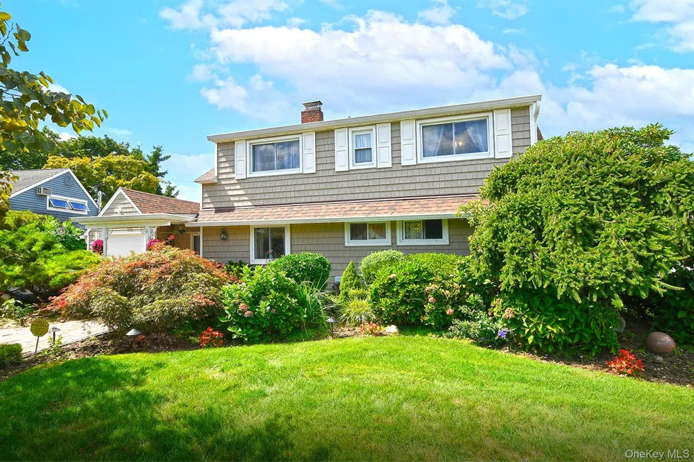 12 Link Lane Hicksville, NY 11801