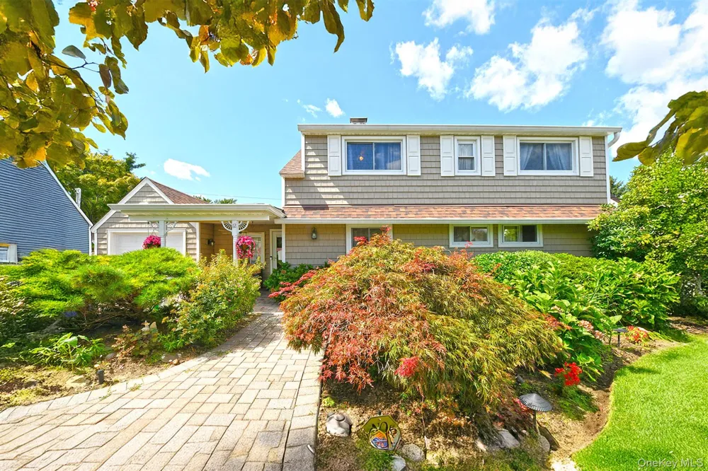 12 Link Lane Hicksville, NY 11801