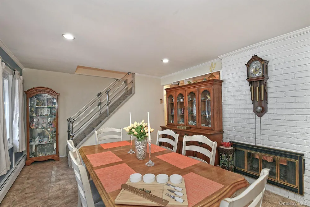 12 Link Lane Hicksville, NY 11801