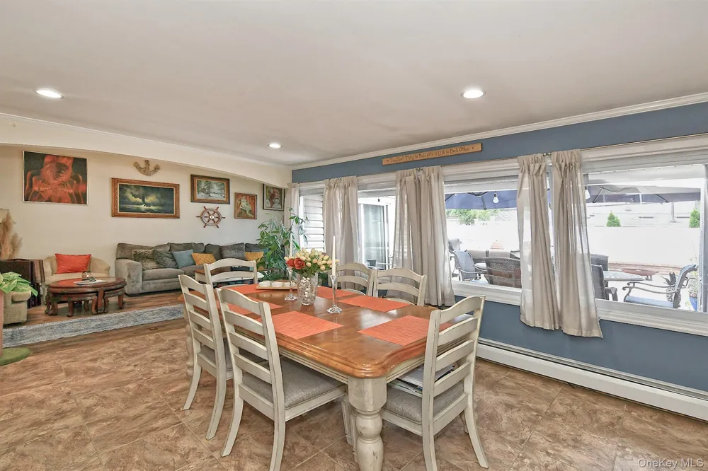 12 Link Lane Hicksville, NY 11801