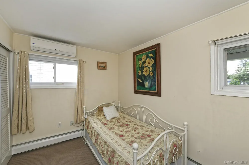 12 Link Lane Hicksville, NY 11801