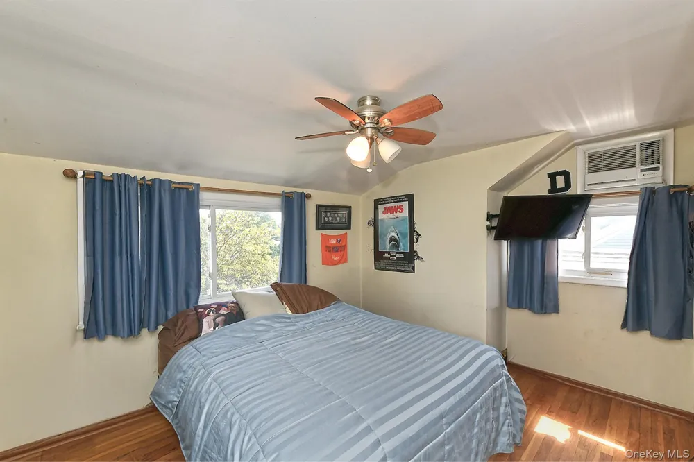 12 Link Lane Hicksville, NY 11801