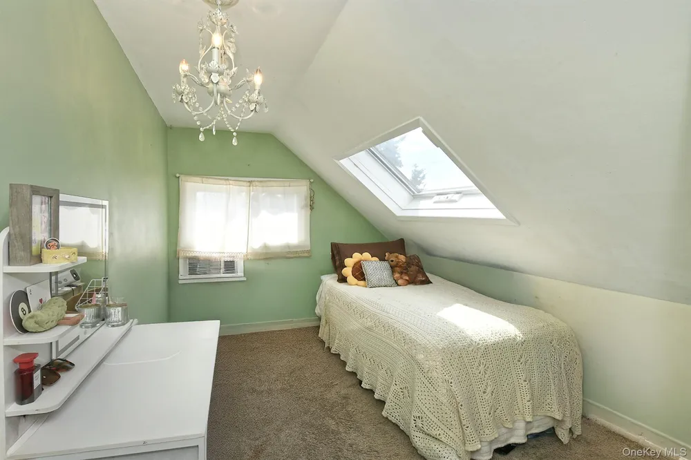 12 Link Lane Hicksville, NY 11801