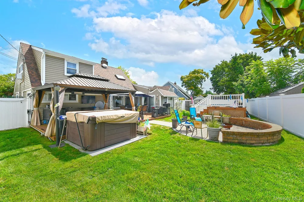 12 Link Lane Hicksville, NY 11801