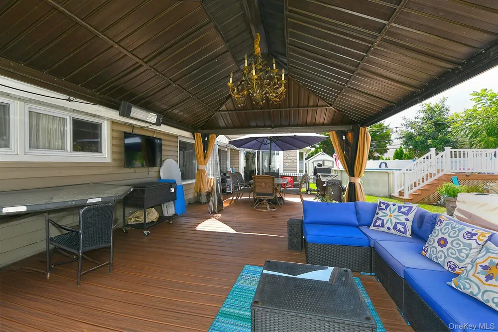 12 Link Lane Hicksville, NY 11801