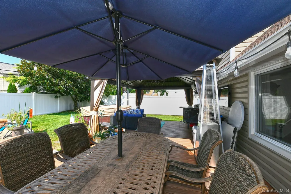 12 Link Lane Hicksville, NY 11801