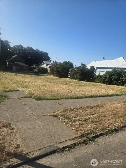 201 E 8th Avenue E