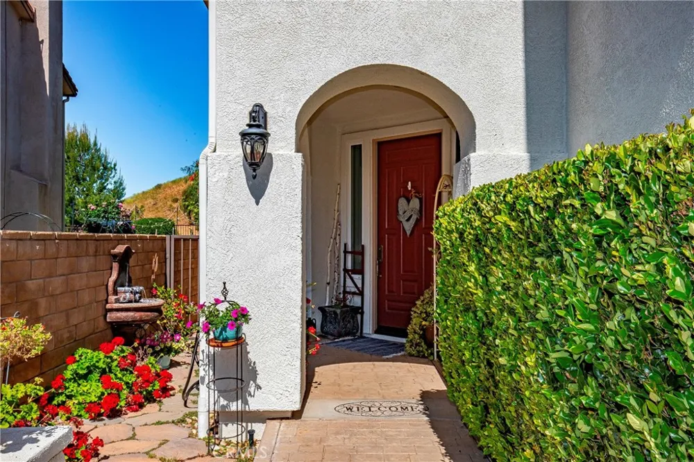 29161 Harmony Way Saugus, CA 91390