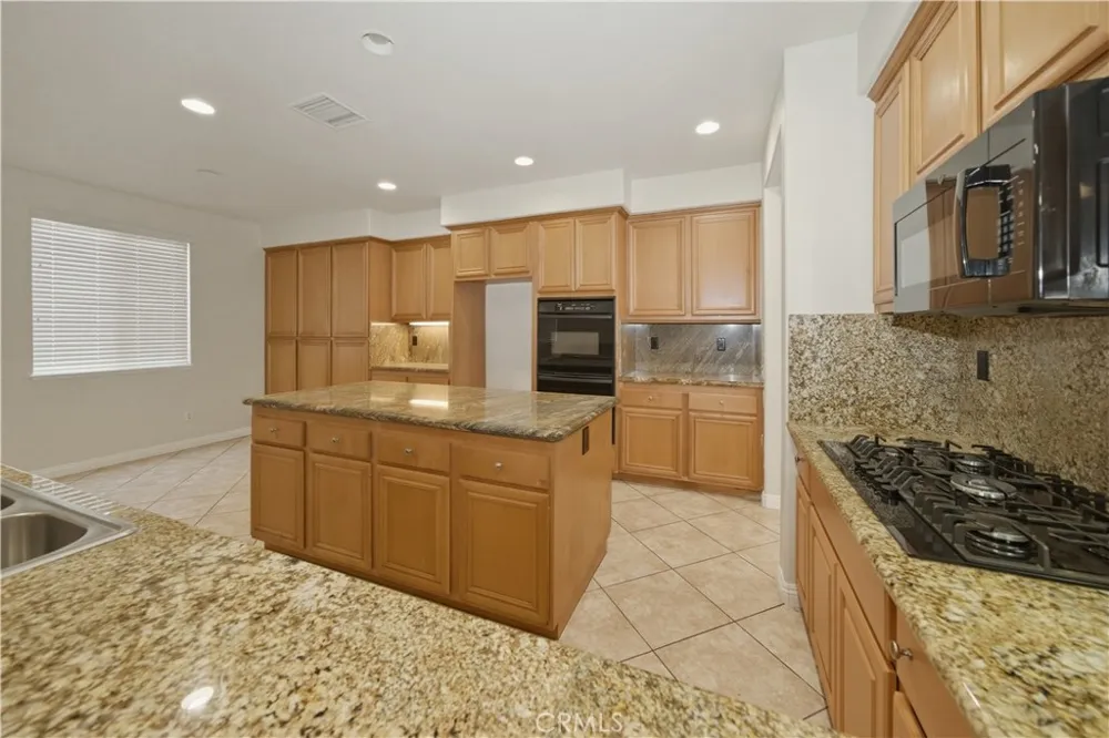 6710 Black Hawk Road Eastvale, CA 92880