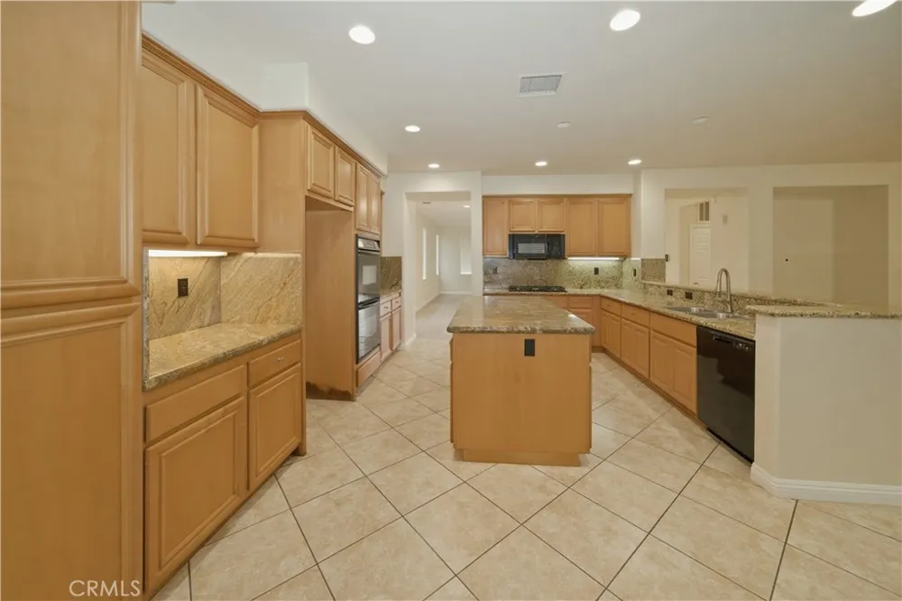 6710 Black Hawk Road Eastvale, CA 92880