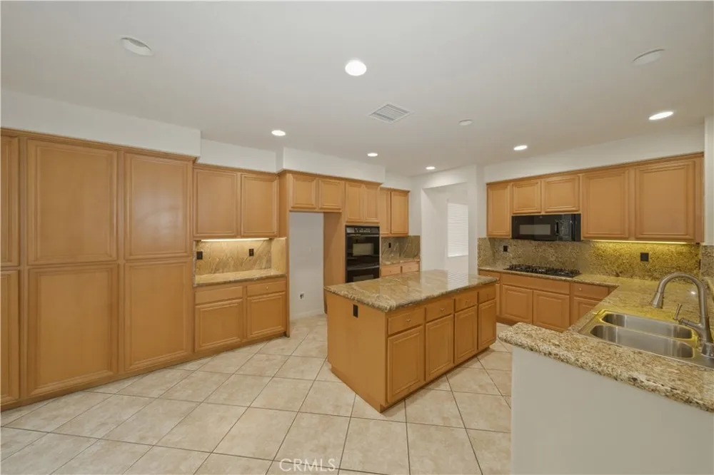 6710 Black Hawk Road Eastvale, CA 92880