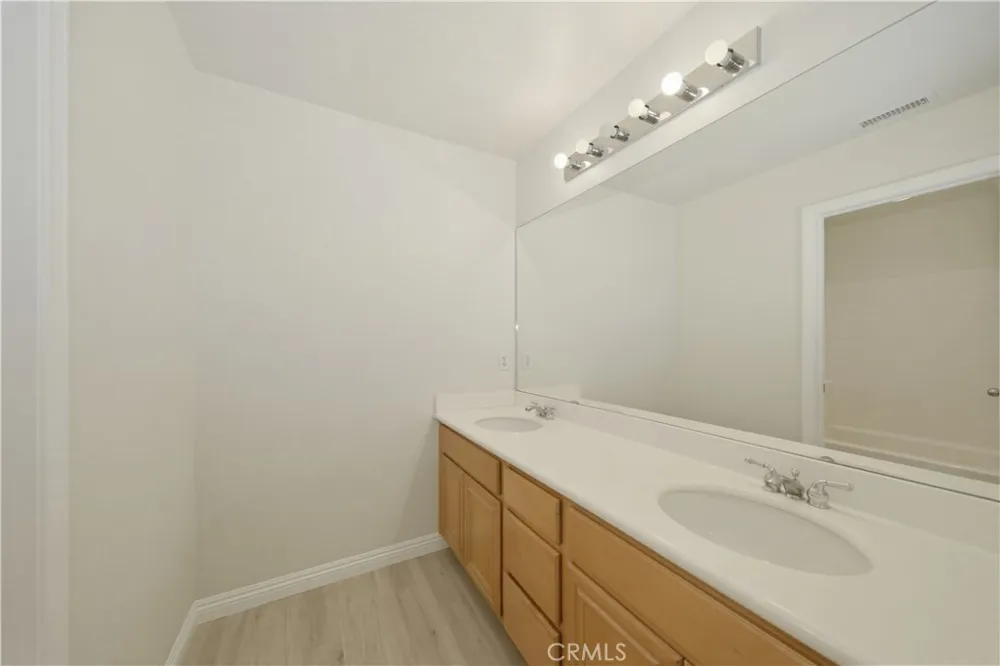 6710 Black Hawk Road Eastvale, CA 92880