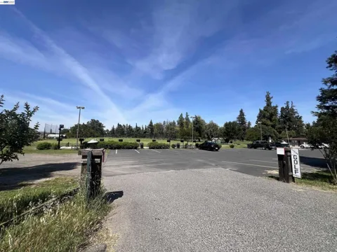 17051 Escalon Bellotta Rd