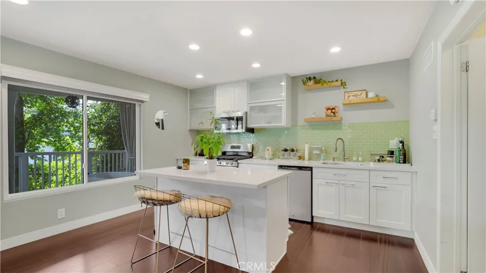407 Alta Vista Avenue South Pasadena, CA 91030